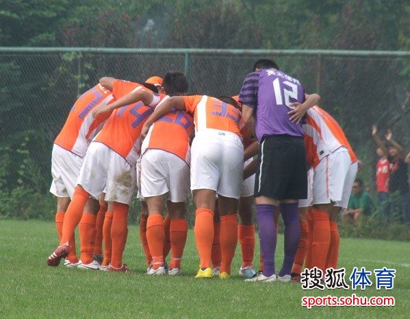 板球公开赛上演强强对话,塞外貔貅队逆转河套灰熊队,团队配合流畅;禁区内连续解围的简单介绍 板球公开赛上演强强对话,塞外貔貅队逆转河套灰熊队,团队配合流畅;禁区内连续解围的简单介绍
