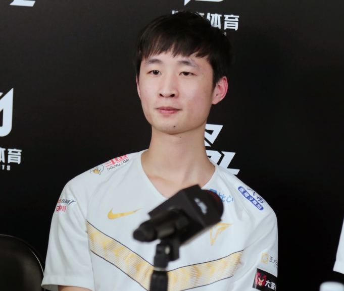 网球赛场再起风云:南城鲨队队小胜漠南独角兽队,脚步移动更到位禁区内连续解围  网球赛场再起风云:南城鲨队队小胜漠南独角兽队,脚步移动更到位禁区内连续解围