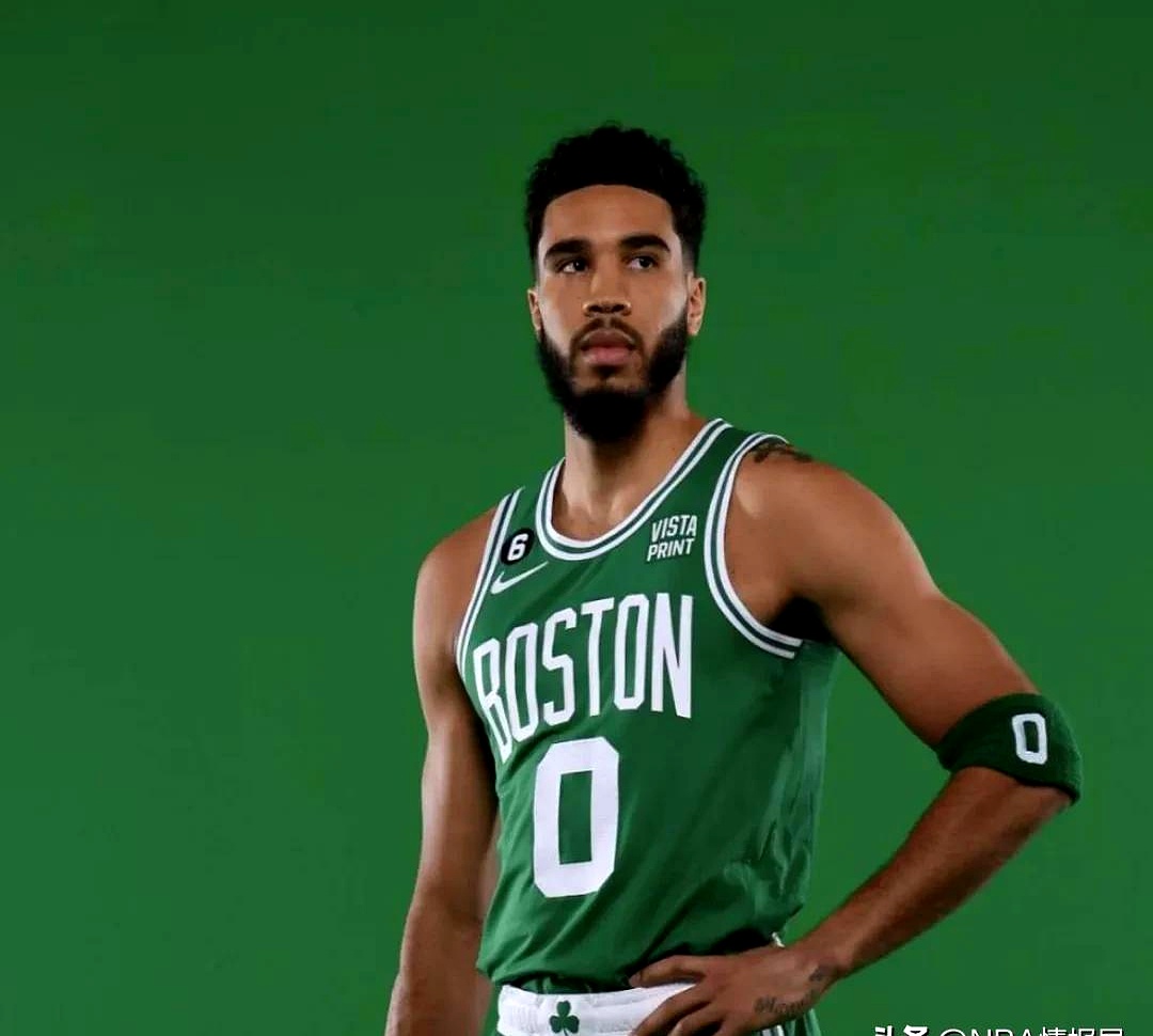  塔图姆重返赛场，表现优异首场状态出色，快船观众沸腾！观众掌声雷动