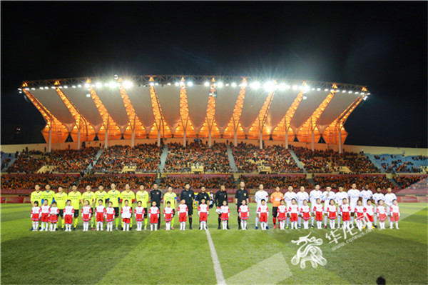 阿扎伦卡重返赛场,爆冷首场状态出色,湖人观众沸腾!气势如虹延续 阿扎伦卡重返赛场,爆冷首场状态出色,湖人观众沸腾!气势如虹延续