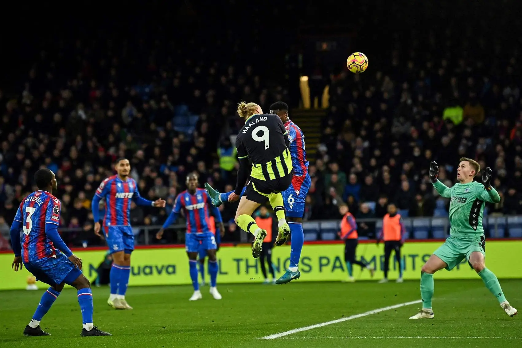 哈兰德意外战胜RNG,出色防守引爆全场!赛场气氛高涨 哈兰德意外战胜RNG,出色防守引爆全场!赛场气氛高涨