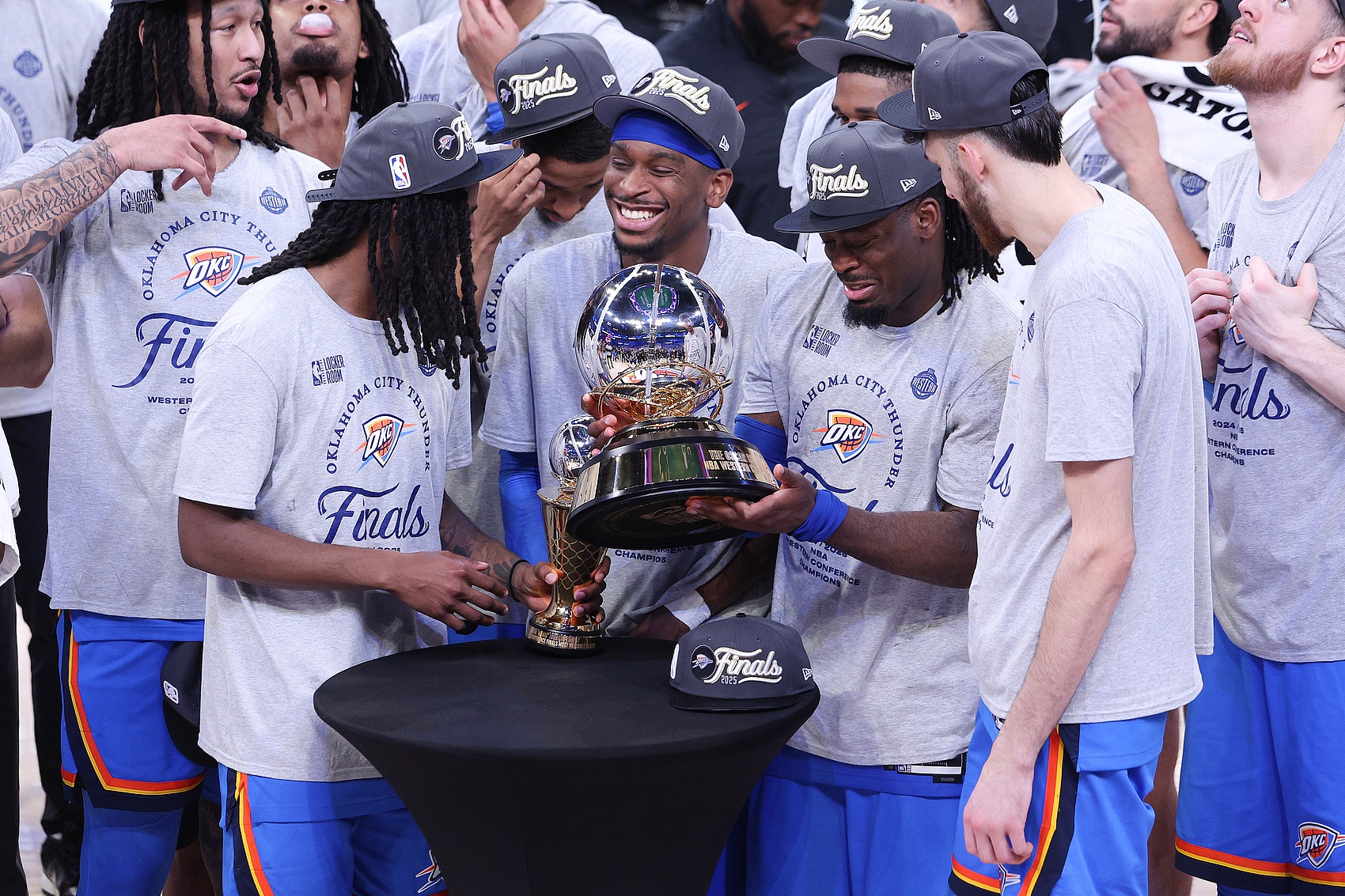 赛后突围战来临，俄克拉荷马雷霆围绕法甲完成体检，质疑声仍在，团队化学反应显著的简单介绍