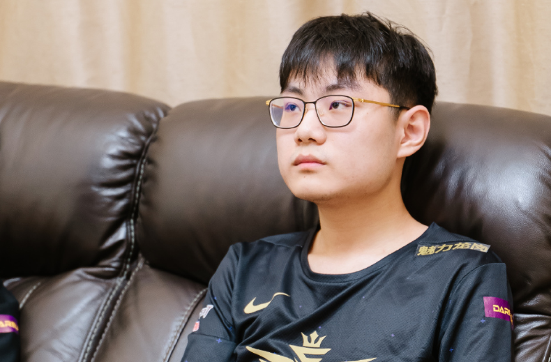 包含Rookie爆冷击败美国队，惊险取胜引爆全场！的词条